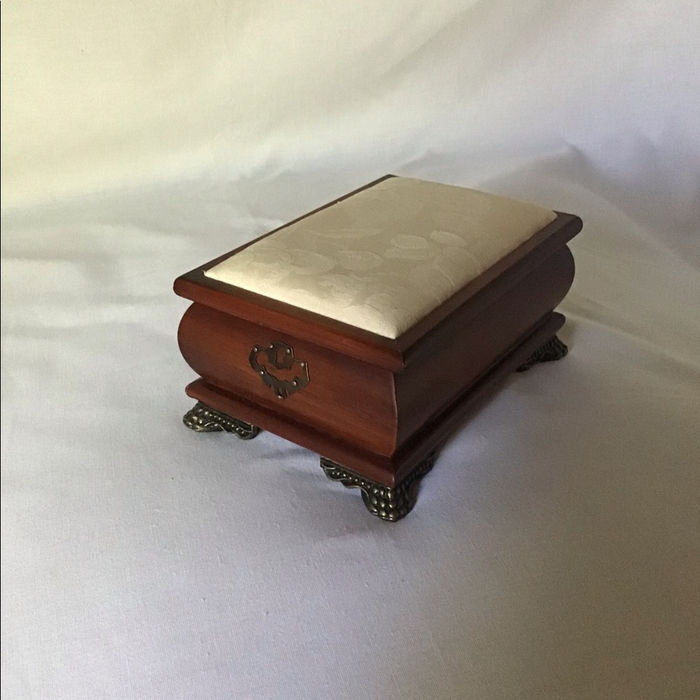 Musical Jewelry Box (6.5x5) works great